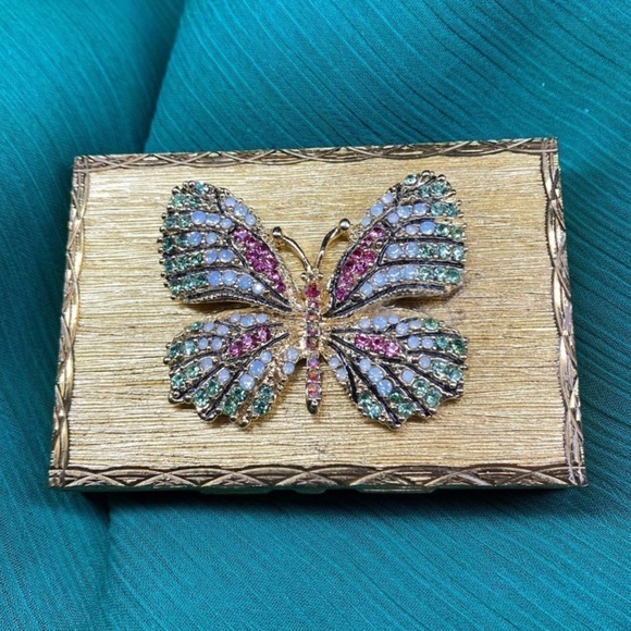 Unique Makeup Compact - Picture 3 of 5